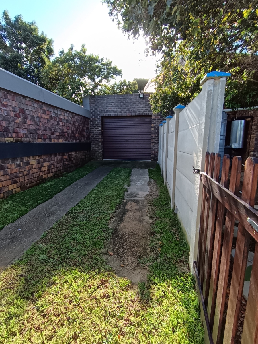 3 Bedroom Property for Sale in Wavecrest Eastern Cape